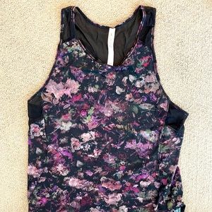 LIKE NEW Lululemon tank top size 8